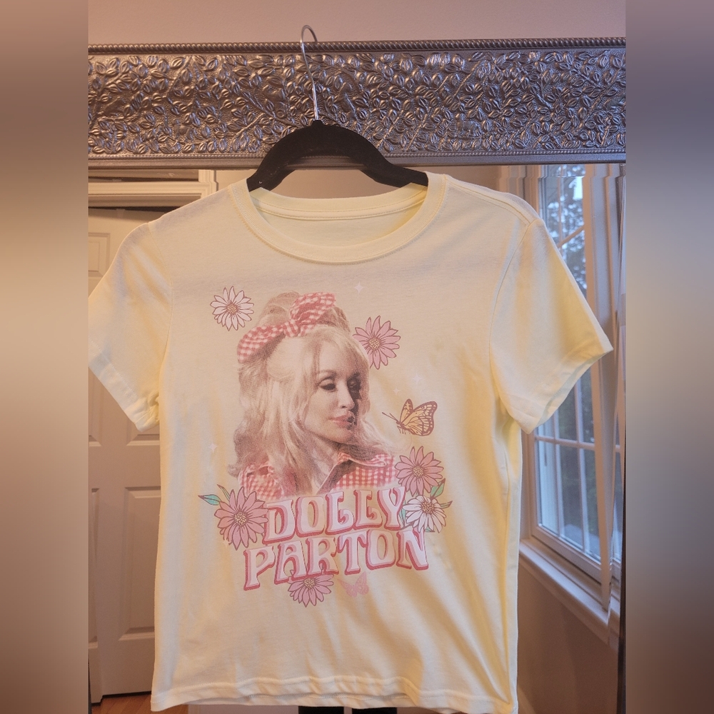 Dolly Parton 100% Cotton Yellow T-Shirt. New. Size XS.